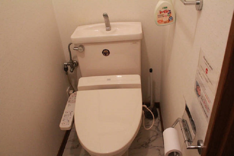 2F Toilet